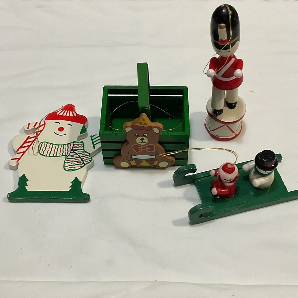Wooden Christmas Kids Toy Set - Green and Red Holiday Figures